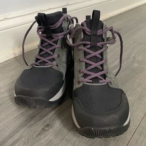 EUC Teva Women's Grandview GORE-TEX Hiking Boots, 9.5, Dark Shadow